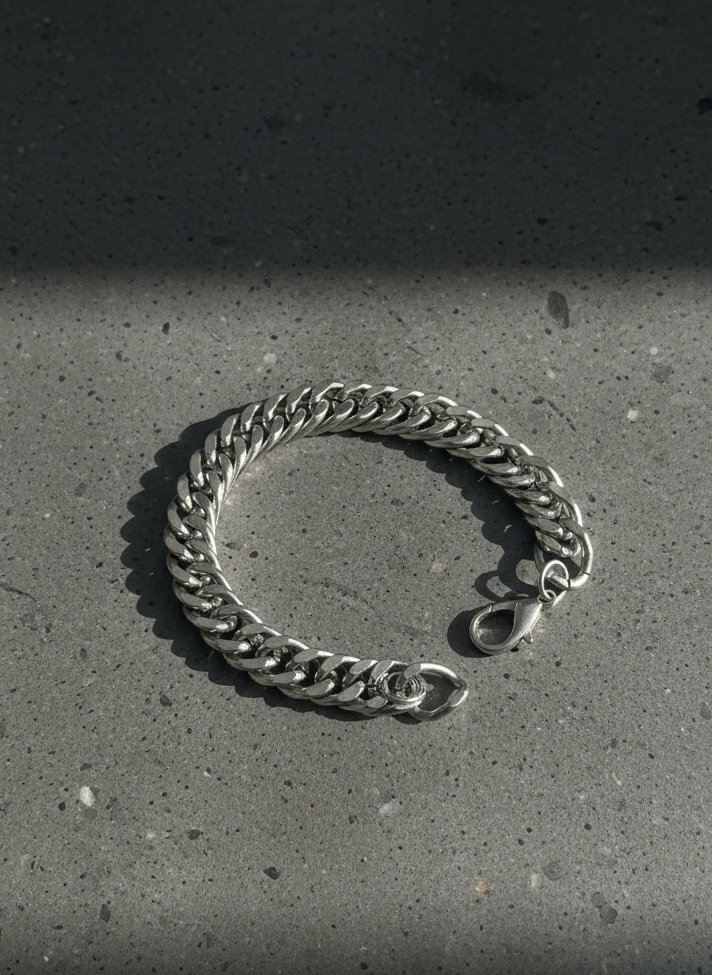 IRON CURB BRACELET